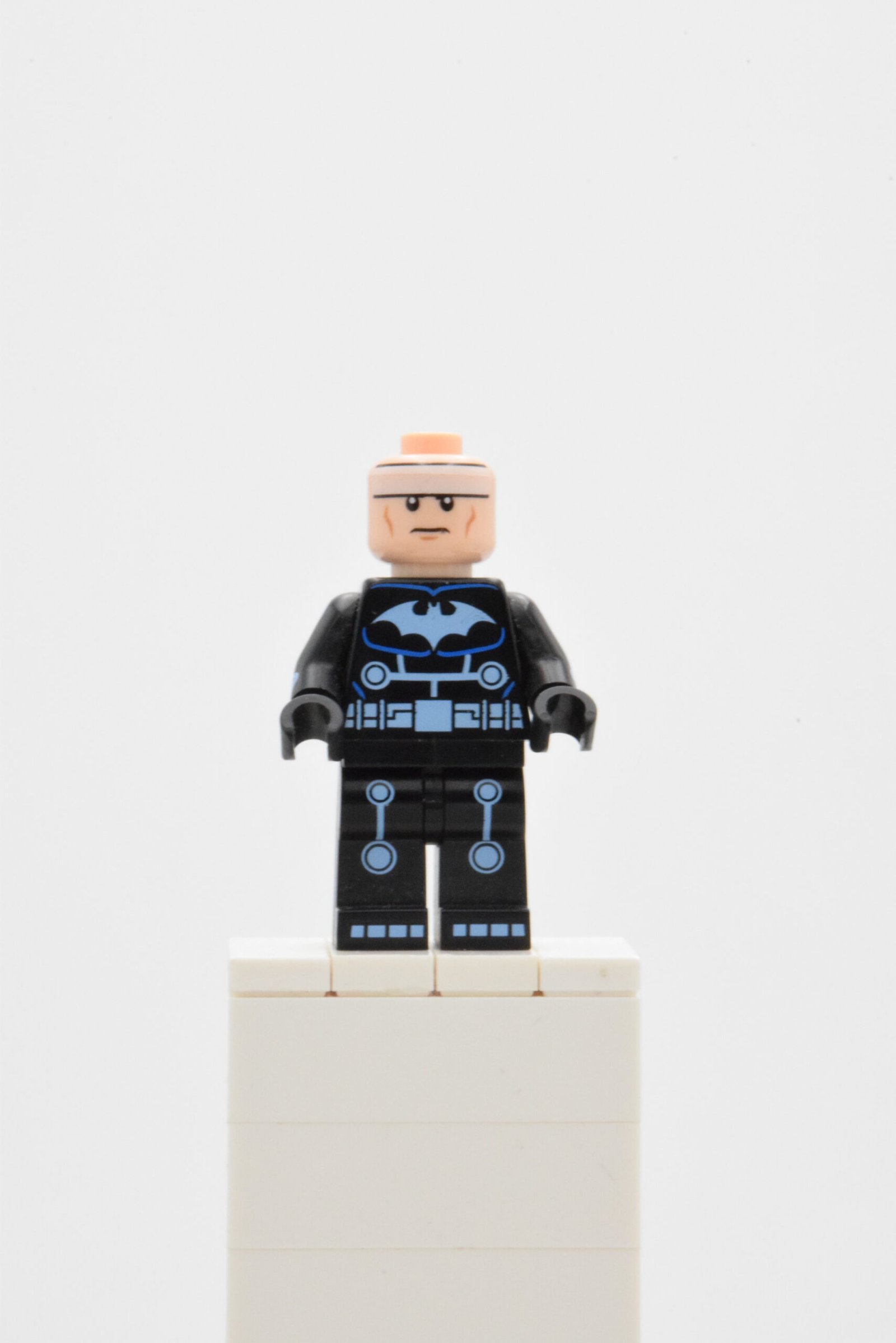 sh0046 - Batman - Electro Suit – Image 5
